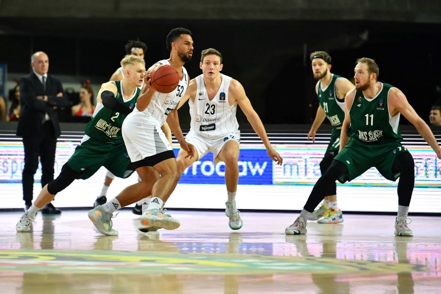 Basket in tv (Foto Ansa)