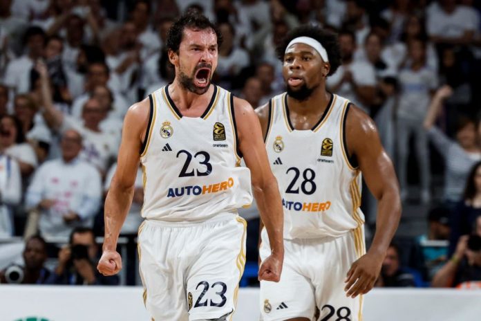 Basket in tv (Foto Ansa)